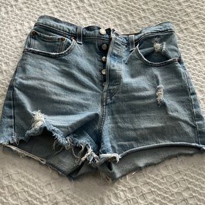 Levi’s ribcage shorts size 27